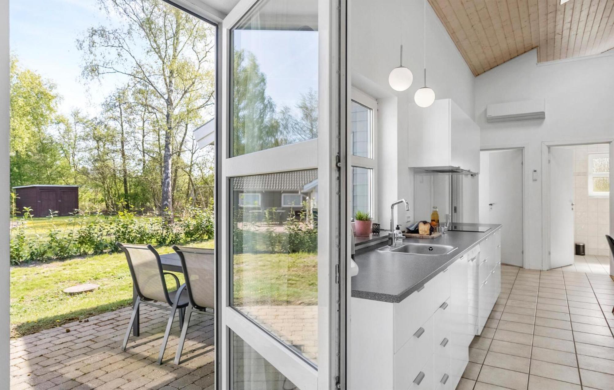 Stunning Home In Vaeggerlose With Wifi Bøtø By Екстериор снимка